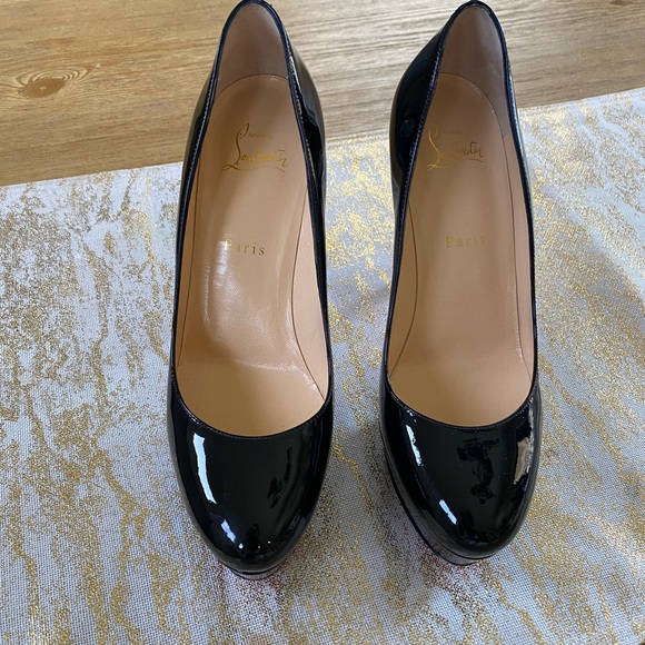 Christian Louboutin - Picture 2 of 8